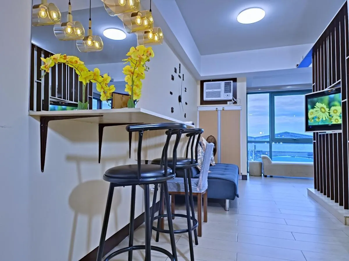 Near Terminal 3 Two Palmtree Villas- Walking Distance Only Pasay 0*,  Filipíny
