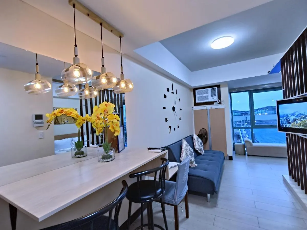 Near Terminal 3 Two Palmtree Villas- Walking Distance Only Pasay Aparthotel
